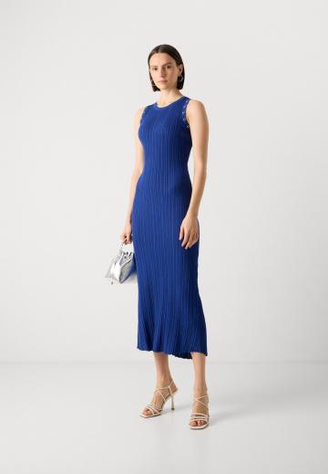 Вязаное платье