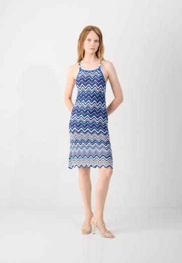 Вязаное платье