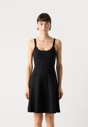 Вязаное платье