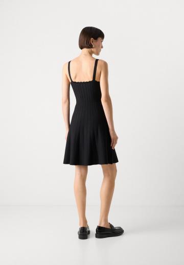 Вязаное платье