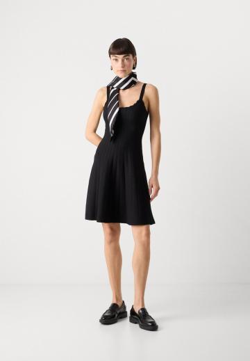 Вязаное платье