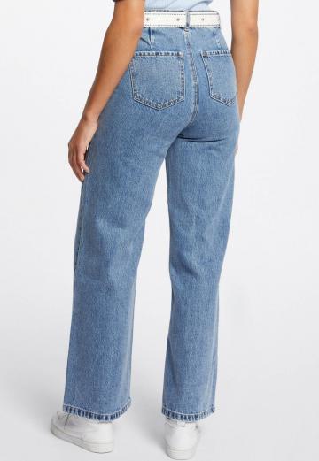Прямые джинсы