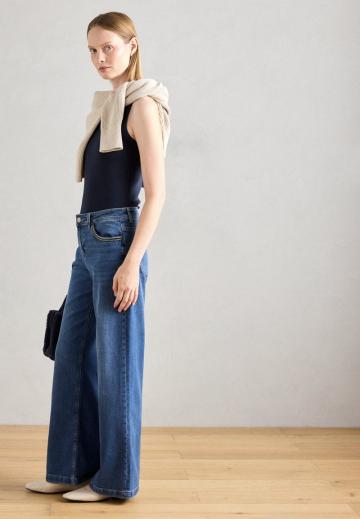 Клешеные джинсы