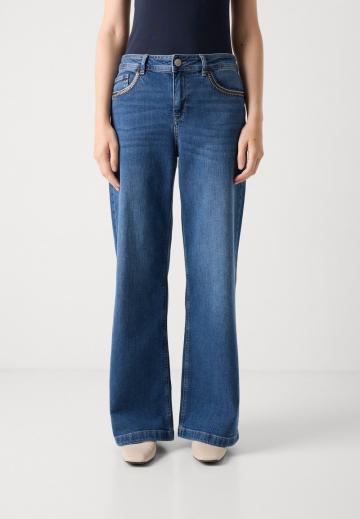 Клешеные джинсы