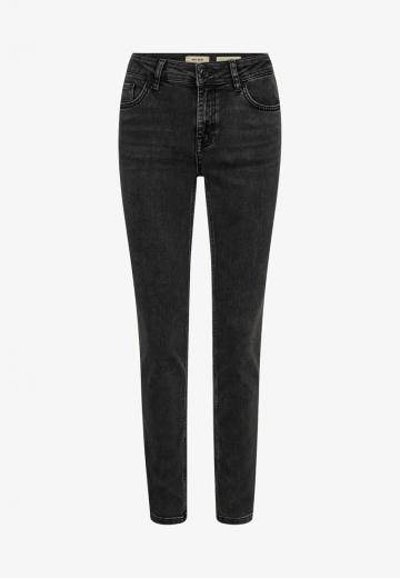 Узкие джинсы