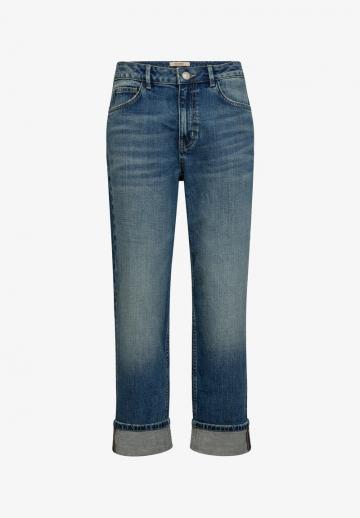 Прямые джинсы