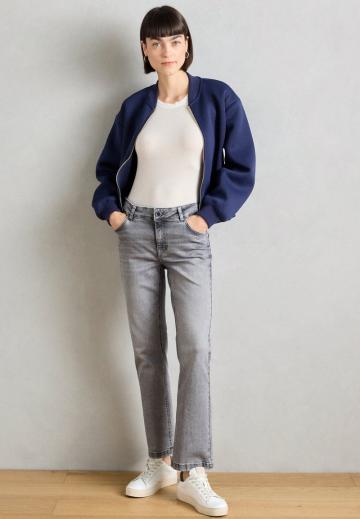 Прямые джинсы