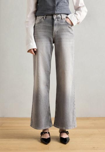 Клешеные джинсы