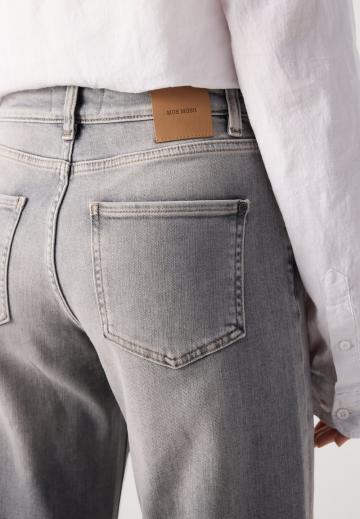 Клешеные джинсы