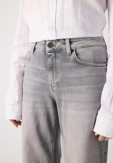 Клешеные джинсы