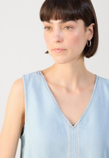 Джинсовая жилетка