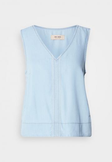 Джинсовая жилетка