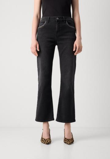 Клешеные джинсы