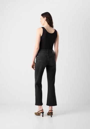 Клешеные джинсы