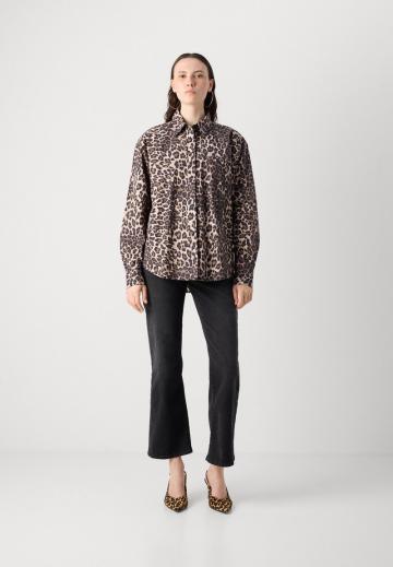 Клешеные джинсы