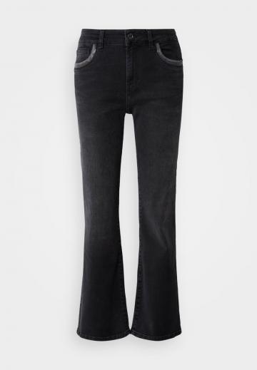 Клешеные джинсы