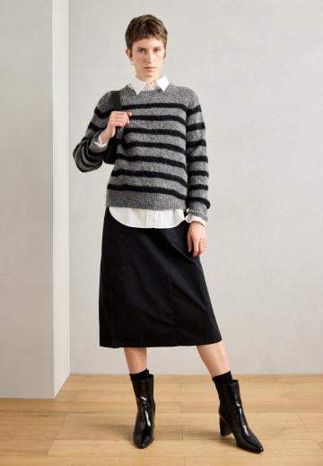 Пуловер в полоску