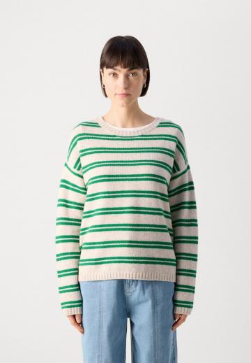 Пуловер в полоску