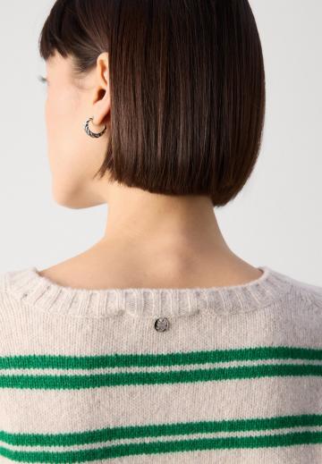 Пуловер в полоску