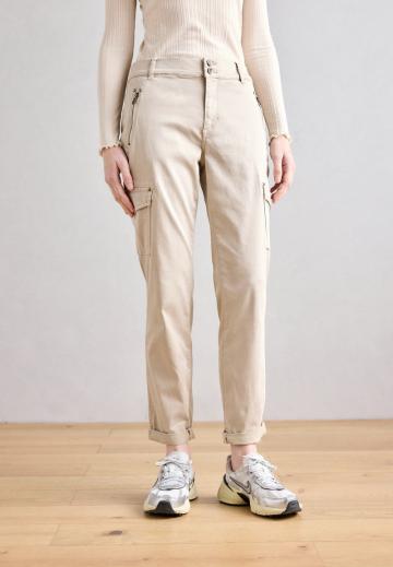 Брюки с накладными карманами