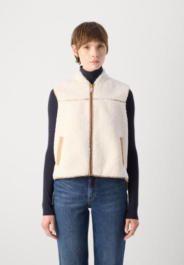 Пуховой жилет