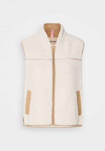 Пуховой жилет