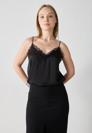 Топ на бретельках