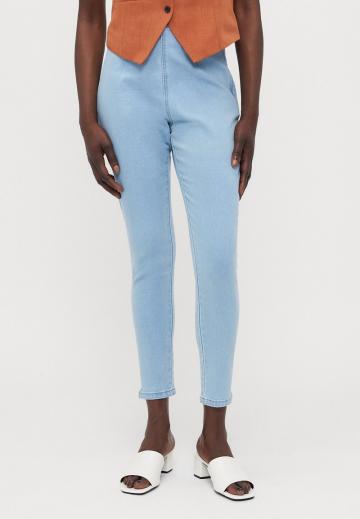 Короткие джинсы