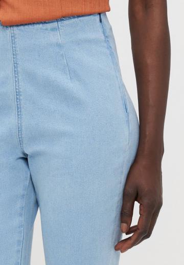 Короткие джинсы