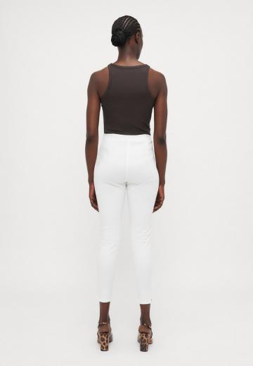 Короткие джинсы