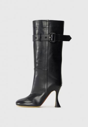 Высокие сапоги