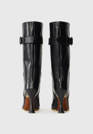 Высокие сапоги