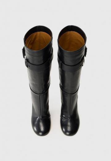 Высокие сапоги