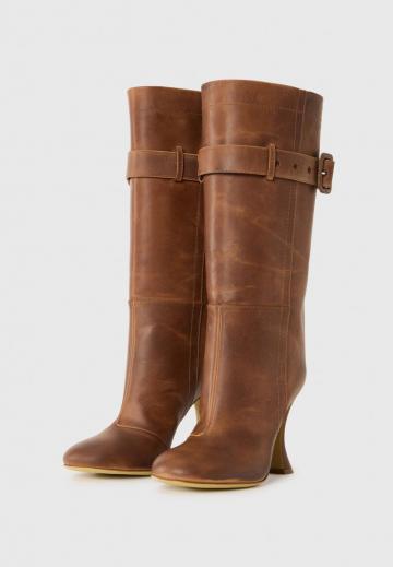 Высокие сапоги