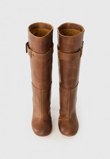 Высокие сапоги