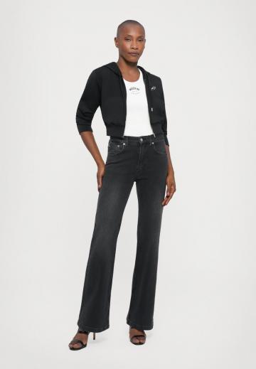 Клешеные джинсы