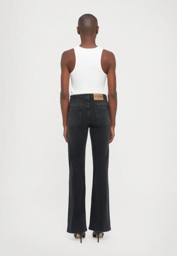 Клешеные джинсы