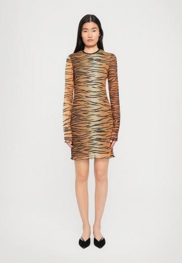 Короткое платье