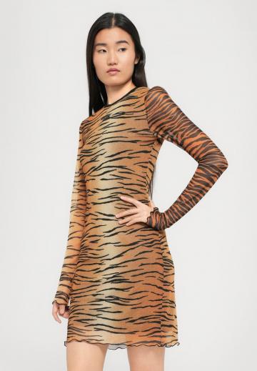 Короткое платье