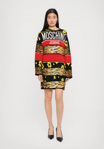 Вязаное платье