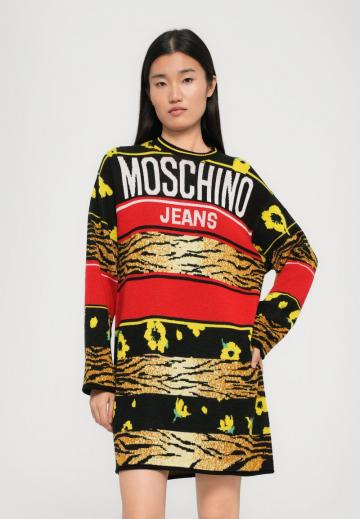 Вязаное платье