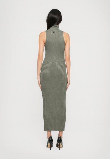 Вязаное платье