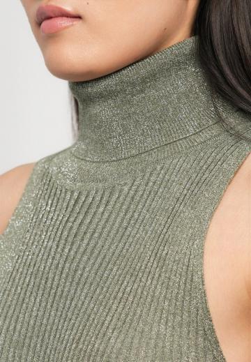 Вязаное платье