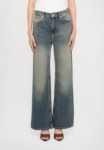 Свободные джинсы