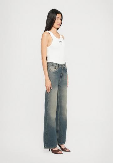 Свободные джинсы