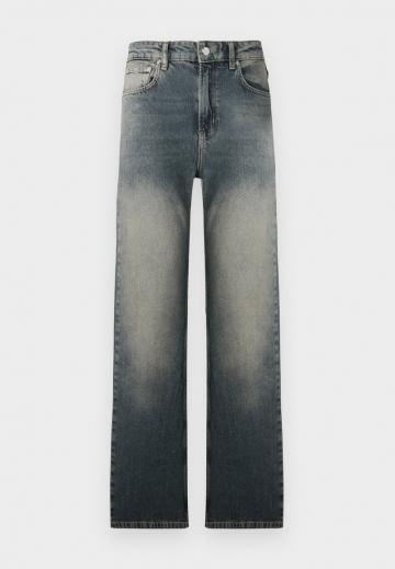 Свободные джинсы