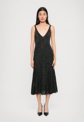 Вязаное платье