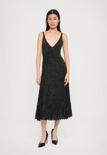 Вязаное платье