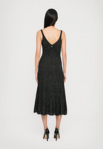 Вязаное платье