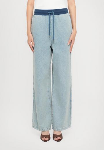 Свободные джинсы